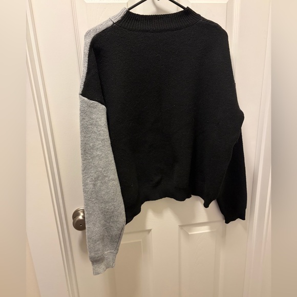 Black and Gray Floral Sweater - Picture 2 of 2